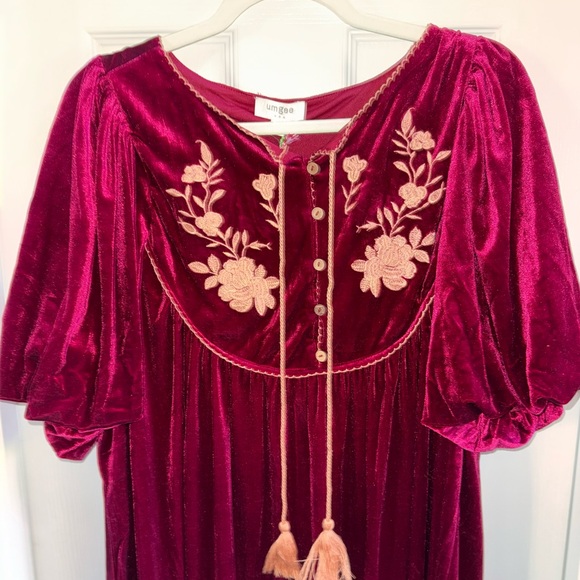 Umgee Red Velvet Embroidered Mini Dress NWT M Tassel Tie Ballon Sleeve Feminine - Picture 5 of 14